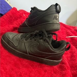 Nike Kids All-Black Low Top Sneakers